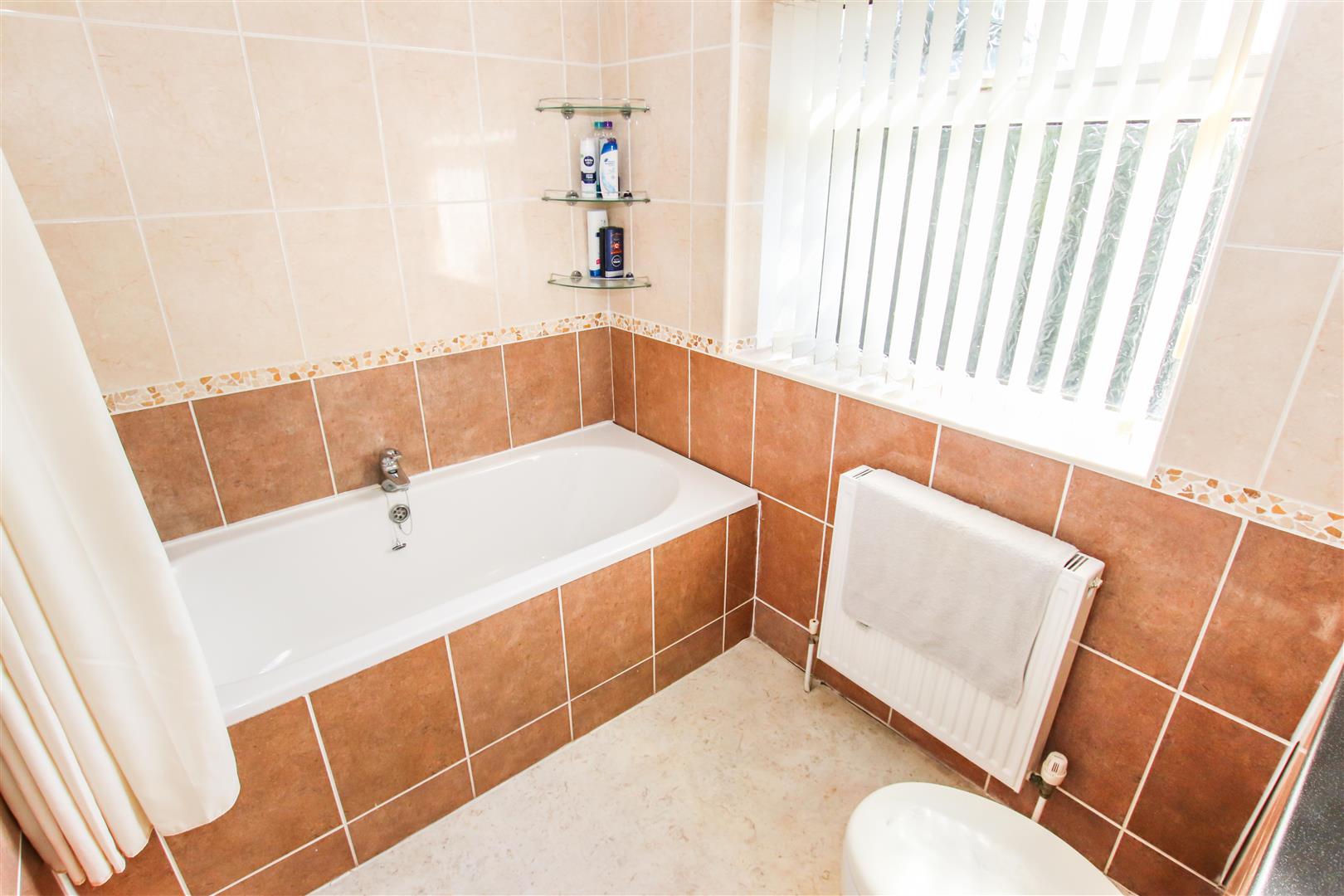 FIRST FLOOR BATHROOM
